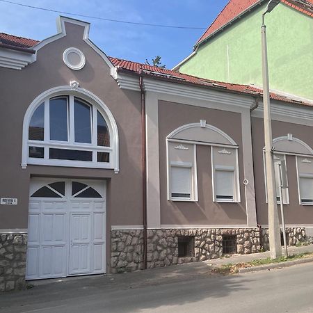 Berzsenyi Apartmanhaz Kaposvár 外观 照片